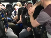 Luchthaven shuttle terugweg met sexy stripster